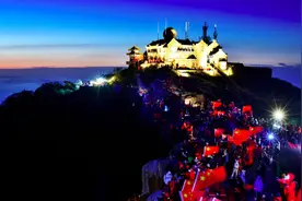 @想爬泰山的游客，今天（10月4日）门票售罄，5日夜爬门票也没了图片