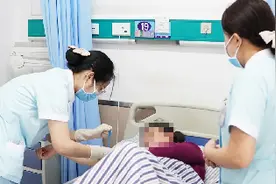 “小石头”险要命，51岁女子肾结石引发重症脓性感染图片