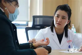 西苑医院济宁医院肾病科执行主任梁莹运用中西医结合治疗慢性肾脏病患者图片