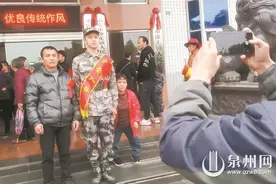 残疾父母送儿去参军图片