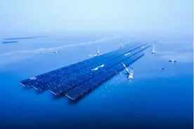 全球最大开放式海上光伏项目并网发电图片