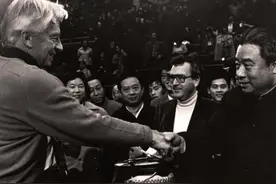这次演出为何成为“绝响”？指挥大师卡拉扬1979年访华幕后揭秘图片