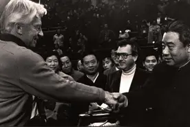 这次演出为何成为“绝响”？指挥大师卡拉扬1979年访华幕后揭秘图片