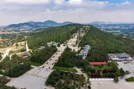 革命旧址寻访｜抗日山上埋忠骨图片
