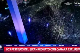 人山人海！阿根廷球迷聚集在方尖碑广场，庆祝球队夺冠图片