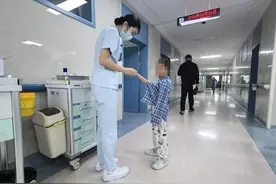 孩子输液后留下“小针眼”？山东大学附属儿童医院精细化护理图片