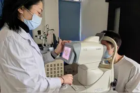 寒假如何护眼？医生建议建立视觉档案 中西结合防治儿童近视图片