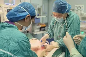 “黄金一小时”！青大附院新生儿科成功救治1斤重“袖珍宝宝”图片