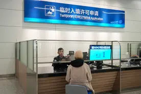 过境免签再出新政，白云机场口岸迎首批入境旅客图片
