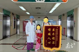 真“妙笔生花”！患者家属用30多支定制笔做花束感谢医生图片