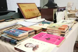 音乐家禾雨家属向丽江师范学院捐赠生前物品图片