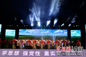 九寨沟县举行首届“庆丰收 迎国庆”舞蹈大赛图片