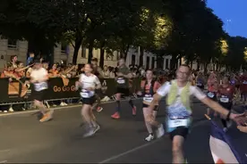 普通人的奥运马拉松之旅：在午夜巴黎感受“流动的盛宴”图片