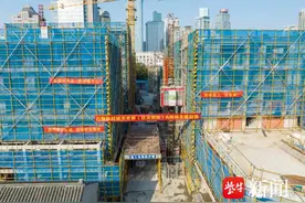 居民共商共建，南京石榴新村城市更新项目全面封顶图片