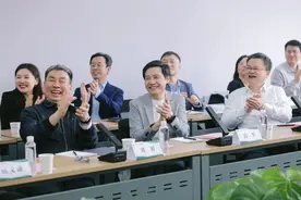 雷军发文：小米汽车招大学生，我提出招喜欢玩赛车游戏的高手图片