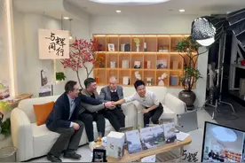 潮声丨4小时带动两年销量，董宇辉直播间里，一场传统文学“寻亲记”图片