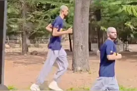 网友拍到光头文班亚马在少林寺晨跑 称是离NBA巨星最近的一次图片