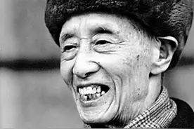光明文化周末：话说《有的人》图片