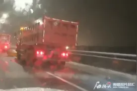 乌鲁木齐城管部门连夜应对降雪 早高峰城市道路通行正常图片