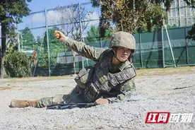衡阳：带编入伍 “00后”女教师终于圆了从军梦图片