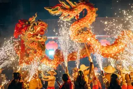 潮评丨与全世界共享“春节快乐”图片