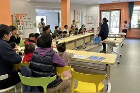 社区里的沉浸式亲子伴读！“热闹的大家族”从认识家人开始……图片