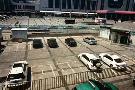 停1天100块？郑州一公共停车场超时1分钟按半小时收费，记者现场实探……图片