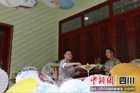 叙永：古法制作油黄伞 传承民族“DNA”图片