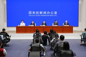 国新办举行国务院政策例行吹风会 介绍在全国全面实施三大粮食作物完全成本保险和种植收入保险政策有关情况图片
