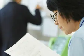 女职工如何判断自己55岁还是58岁退休？这个小细节，避免了身份争议图片