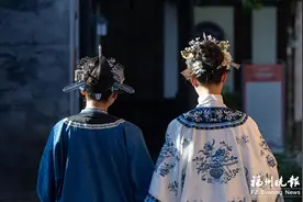 福州女人为何在头上戴“三把刀”？图片