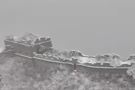 大雪飘落长城 美景如诗如画图片