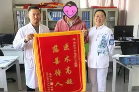 女子走路摇摇晃晃，脑袋里原来长了个瘤图片
