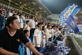 连胜！津门虎队1：0赢大连人队 超2.8万文明球迷助赛场熠熠生辉图片
