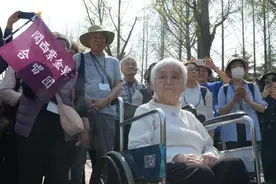 新华全媒+|持续27年 日本“紫金草合唱团”用歌声纪念南京大屠杀历史图片