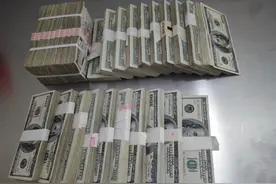 一旅客带30万美元现金出境，无申报通关被大兴机场海关查获图片