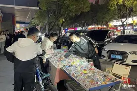 从开盲盒到买明盒，小众市场为何能在小城夜市流行？图片