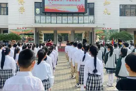 喜迎建队日，争做好队员！春晖小学举行新队员入队仪式图片