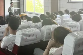 鲁东大学退役大学生士兵争当“国防教育宣传员”图片