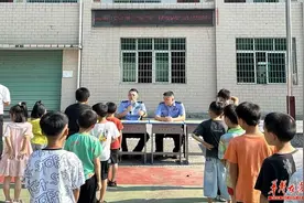 法治校长进校园，安全宣讲护成长图片