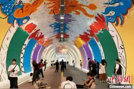 浙江杭州：千岛湖隧道艺术馆开放图片