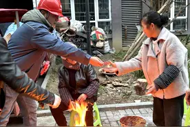 贵定供电局：争分夺秒为移民小区复电显担当图片