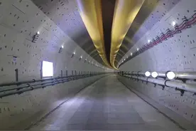 广湛高铁湛江湾海底隧道顺利贯通图片