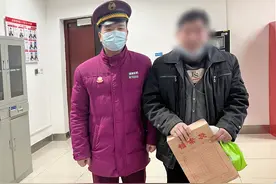 2分钟，遗落地铁的10万元工钱失而复得图片