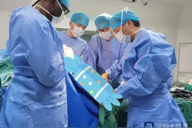 骨质疏松患者在港大深圳医院接受创新药物治疗图片