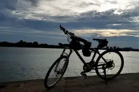 骑行黄河大堤图片