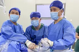 查出膝关节软骨损伤只能换关节吗？这项新技术为更多患者带来福音图片