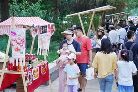 有演出有义卖有图书漂流，长河畔开启万寿“寺”集图片