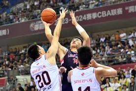 （体育）篮球——CBA季前赛：广东华南虎胜广州龙狮图片