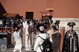 “在逃格格”满京城图片